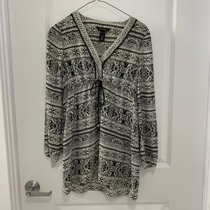 White House Black Market Black and White Patterned Tunic